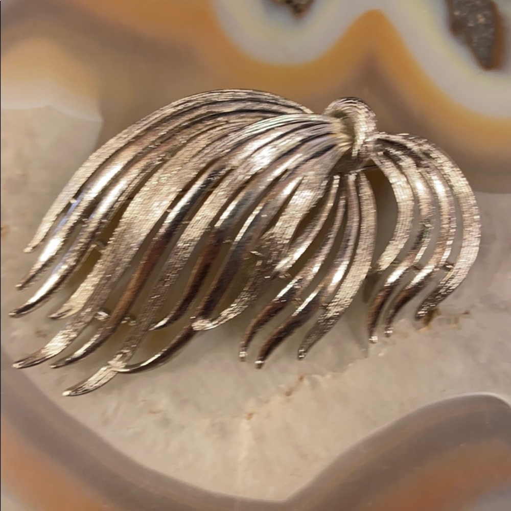 Vintage Lisner silver brooch